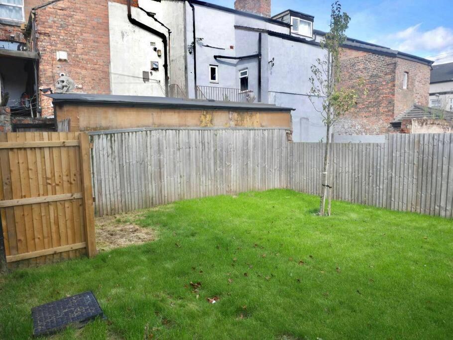 Stylish 4-Bedroom Retreat, Perfect For Groups Liverpool Exterior foto