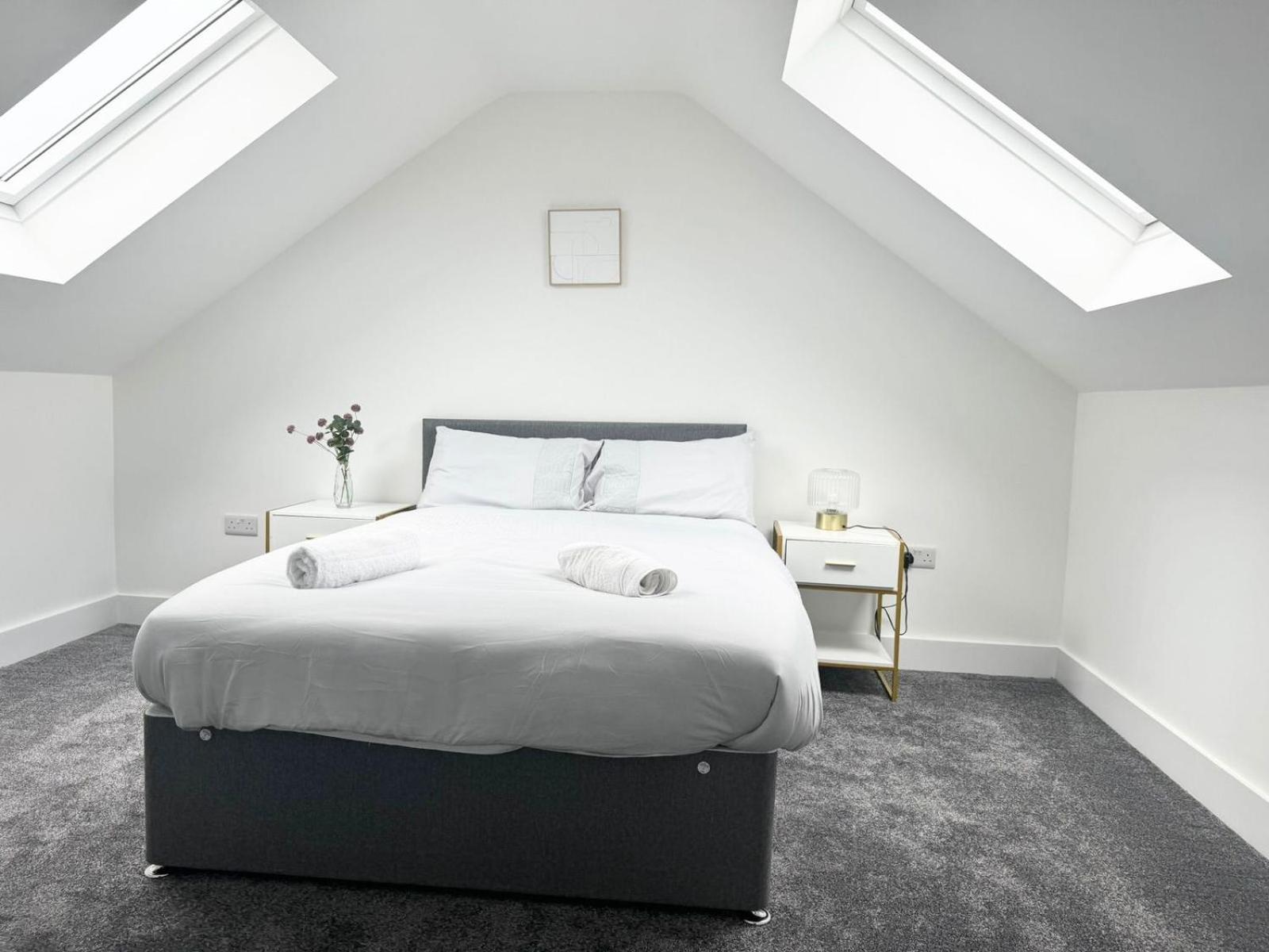 Stylish 4-Bedroom Retreat, Perfect For Groups Liverpool Exterior foto